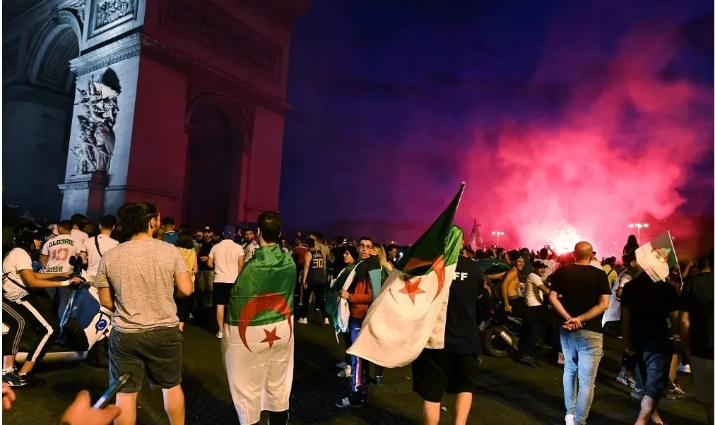 المرشح القوي لرئاسة فرنسا يدعو الجزائر لتسلم مجرميها ومهاجريها مع “الممتلكات” التي تزعم أنها نُهبت منها