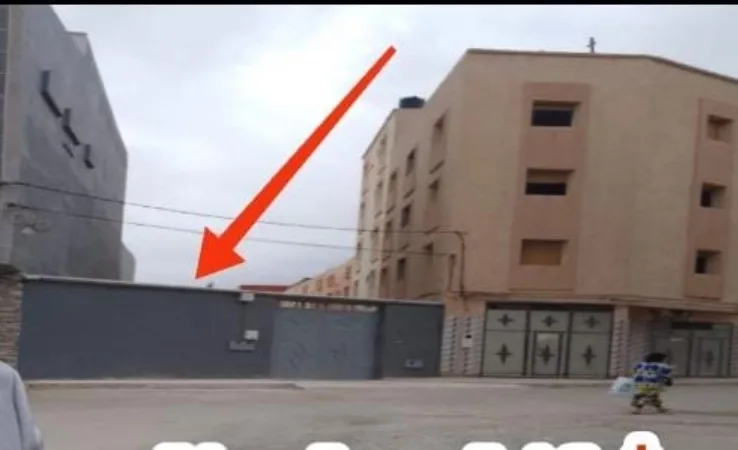 “السيبة” … إغلاق شارع عام يثير موجة غضب بالناظور