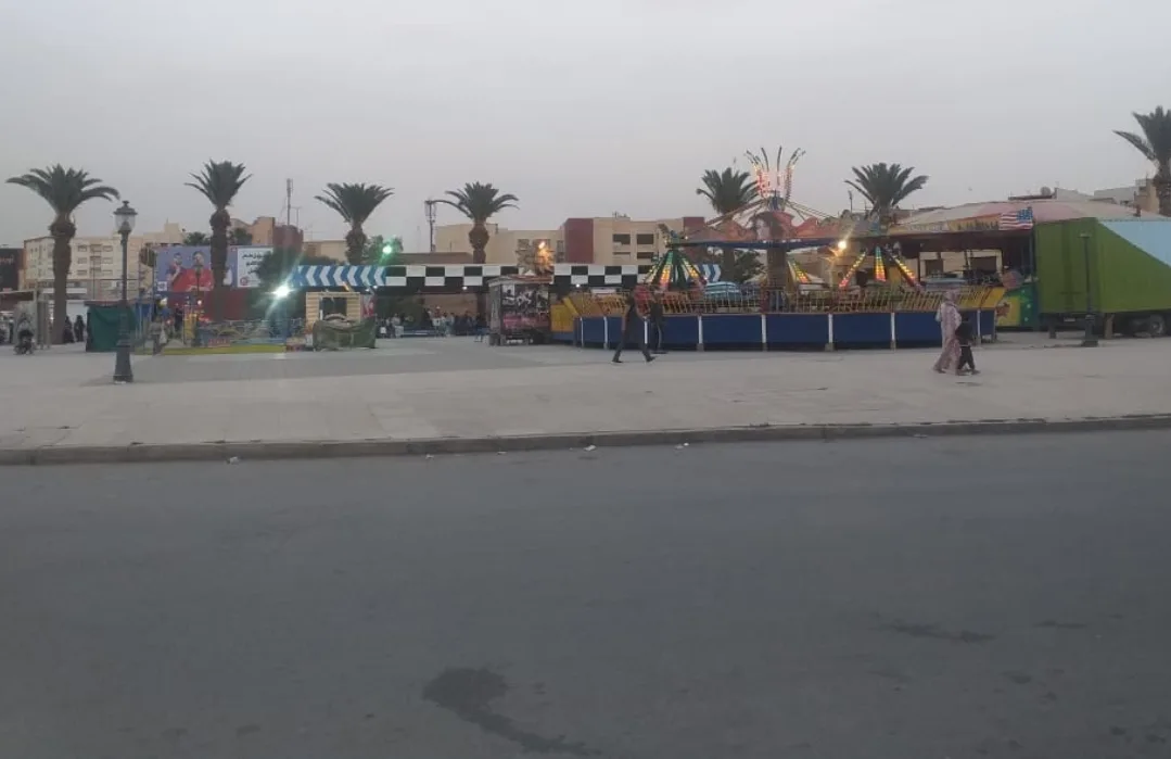 فضيحة رئيس جماعة وجدة في منح رخصة غير قانونية لإقامة “الألعاب المتنقلة”