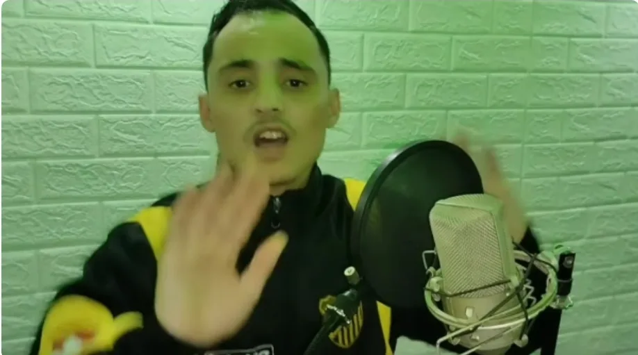 “دجونكيات الشارع”   بعد سجن أخوين “كبي أتاي” و “كبي هواي” … سنتين سجنا لمغني تافه آخر صاحب “عمو عندك الزين نطلع ليها رجلين فوق أكتافي”