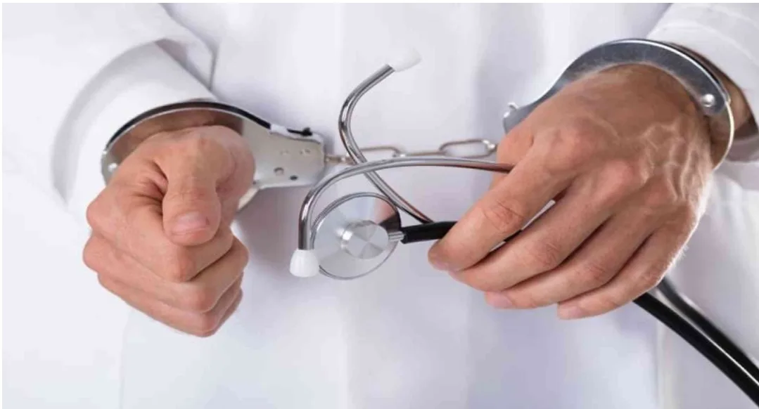 حبس طبيب بفاس بعد منحه شهادة طبية لأب أراد إسقاط حضانة إبنه عن طليقته