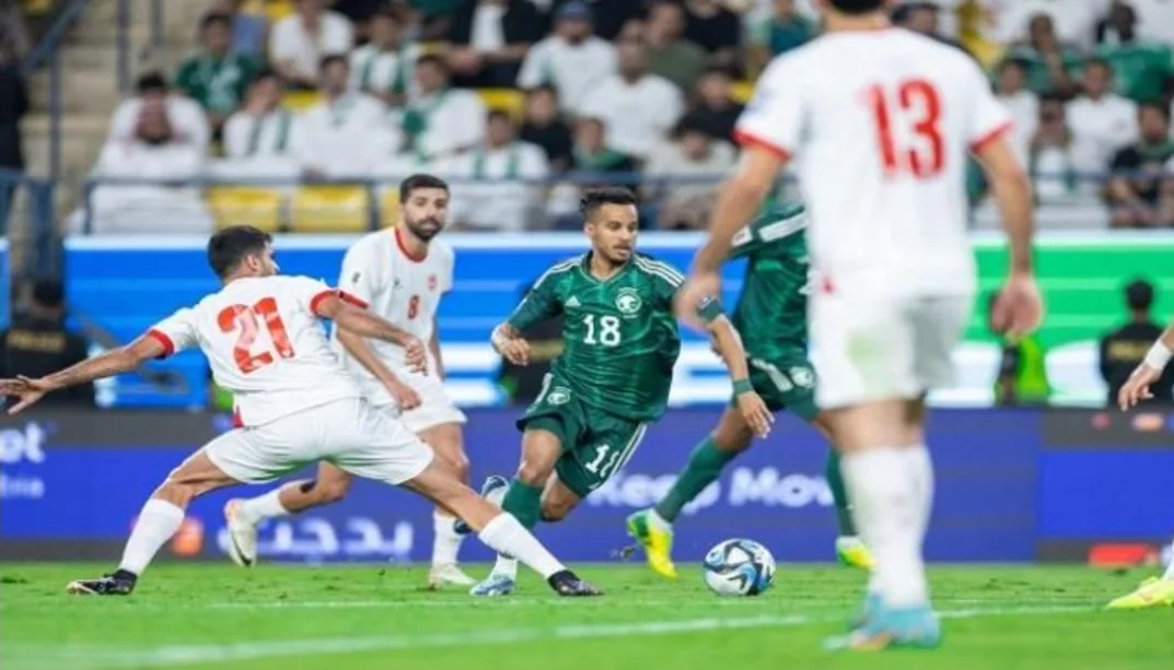 المغربي عموتة يقود المنتخب الأردني لتحقيق فوز مثير على السعودية خارج ميدانه