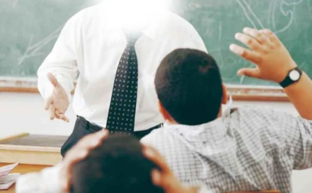 بعد تسجيل إقدام تلاميذ على قتل أنفسهم … برلماني يطالب بطرد المعلمين والاساتذة المصابين بالأمراض النفسية من مهام التدريس