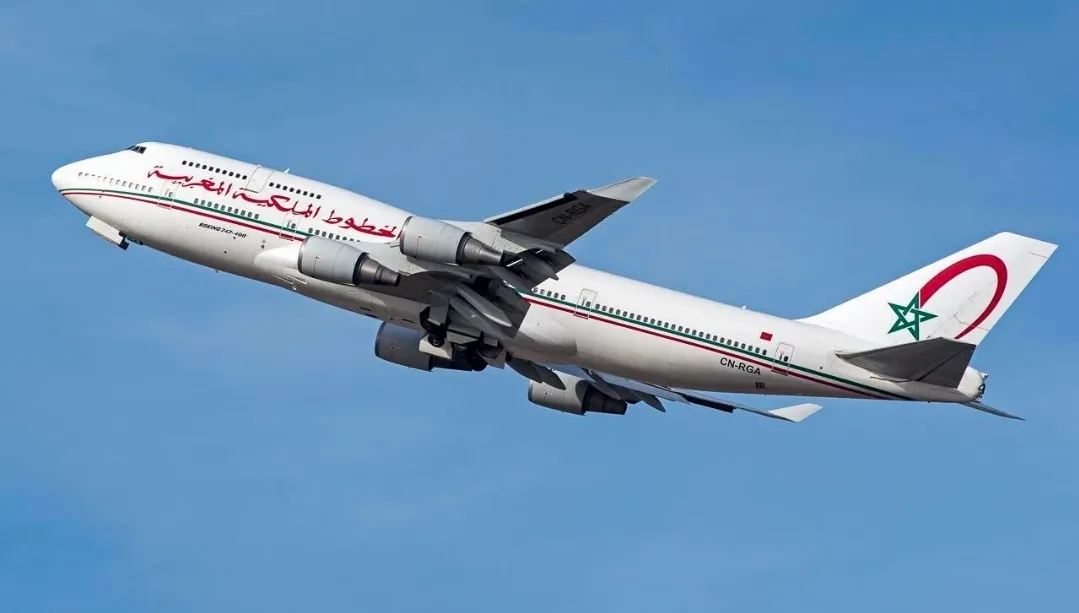 طائرة كان على متنها الملك محمد السادس تجبر طائرة ركاب إماراتية على تغيير مسارها في الجو