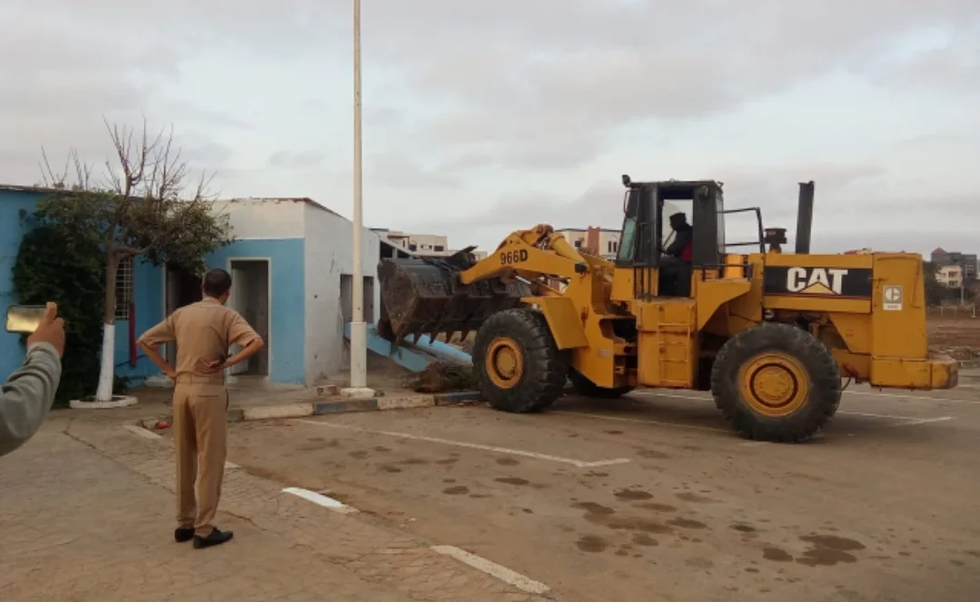 باشا جماعة رأس الماء بالناظور ينفذ عملية تحرير كبيرة للملك العمومي … لكن !!