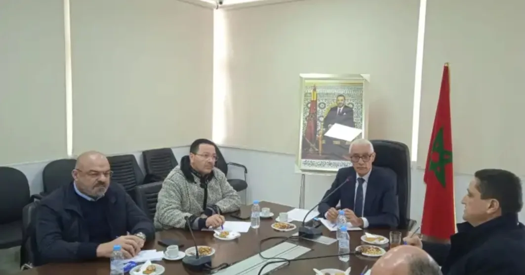 حيزبون السياسة يشعل النار … فشل الطالبي العلمي في إحتواء إنشقاقات قيادات الأحرار في طنجة