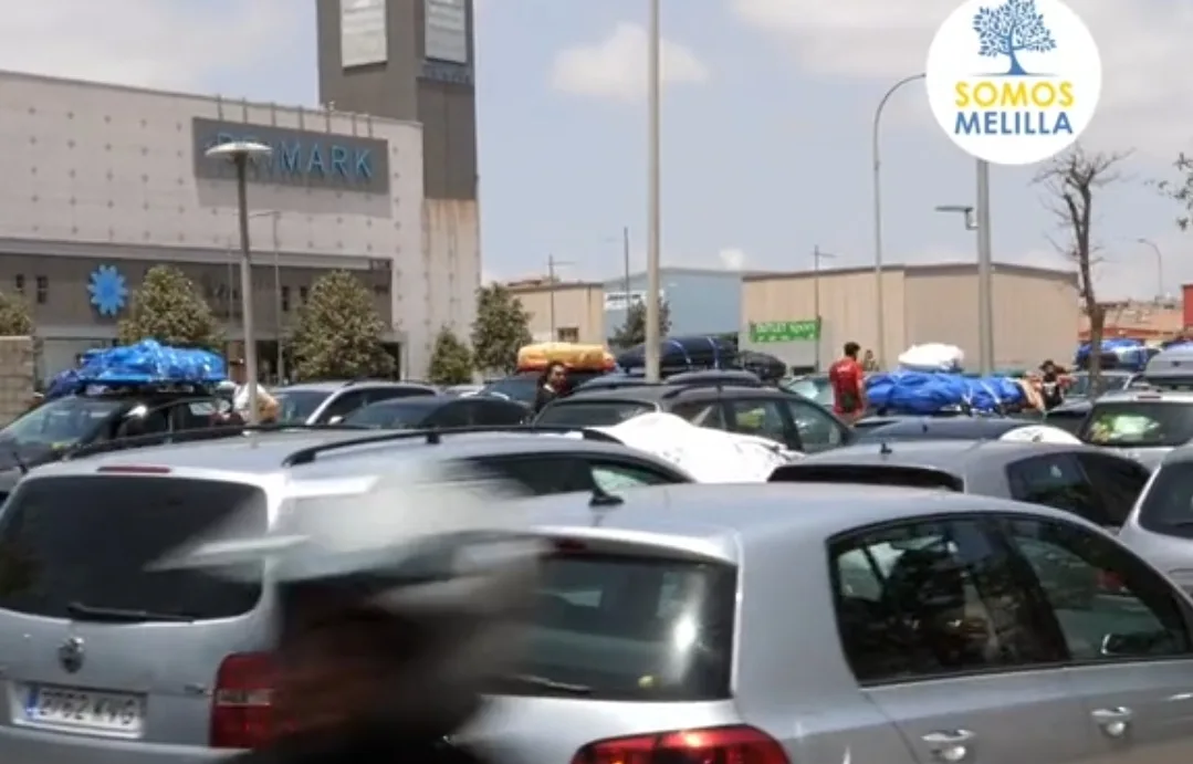 فيديو :      عكس تصريحات مسؤولي مليلية … “التسجيل البيومتري”  يتسبب في فوضى كبيرة بمعبر بني أنصار
