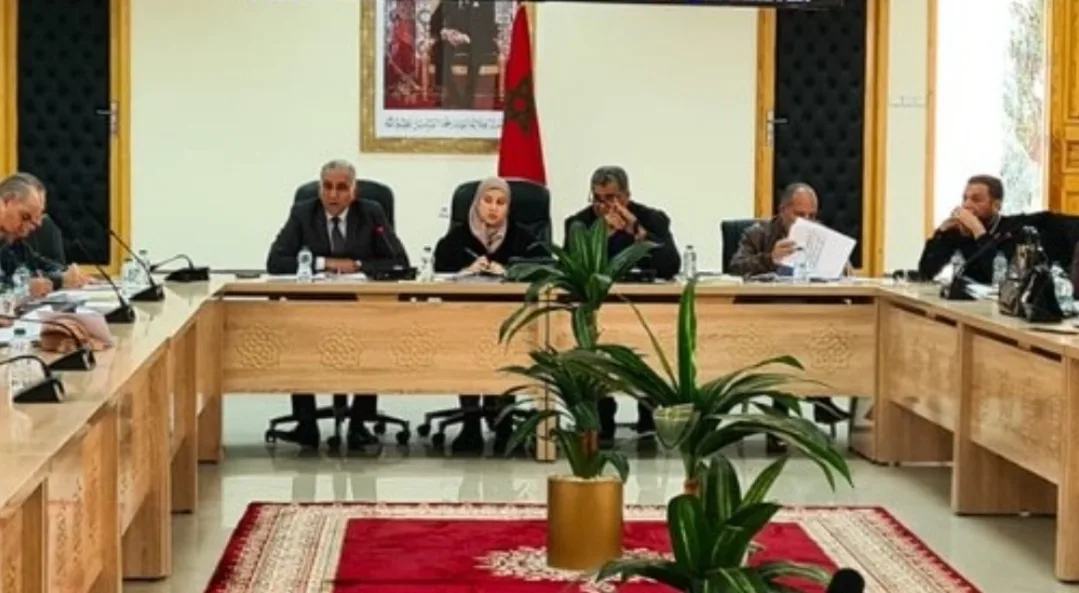 سب وشتم واتهامات خطيرة … طبول الحرب تشتعل بجماعة السعيدية بين الأغلبية والمعارضة