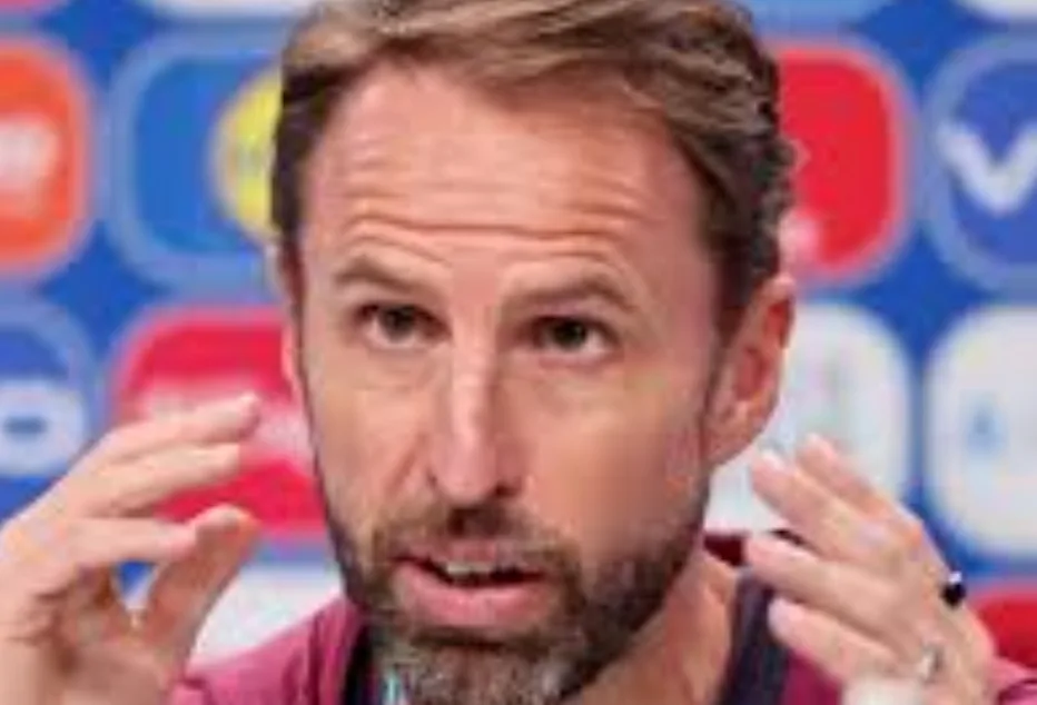 فيديو :    مدرب المنتخب الإنجليزي يستهزئ بصحفي مغربي طلب منه تقديم نصيحة للركراكي