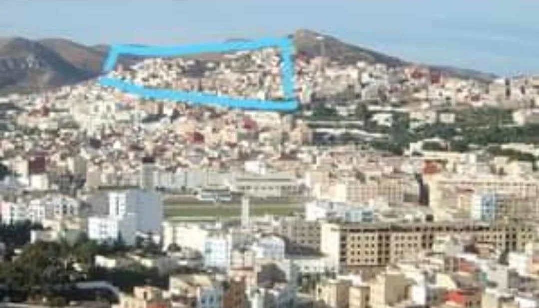 ساكنة أكبر حي بالحسيمة تطالب الجهات المسؤولة توفير وعاء لبناء أول مسجد