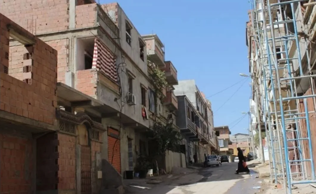 مدير الوكالة الحضرية بالناظور يتعمد إبطال القرار الحكومي بتسوية وضعية البنايات غير القانونية