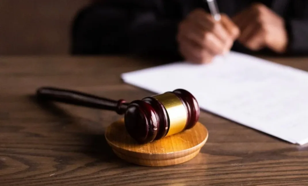 اليوم ستبدأ محاكمة موظف معتقل بعد أن وجه لكمة لعميد شرطة بمراكش