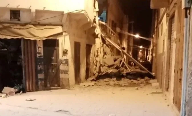 انهيار مفاجئ في درب السلطان.. حالة استنفار ودعوات لإجلاء السكان