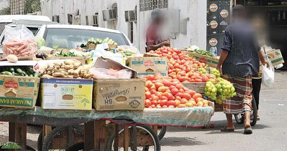 تستمد قوتها من زوجها في قسم “مخابرات” العمالة … قائدة بالدريوش تعتدي على باعة متجولين وتعبث بسلعهم