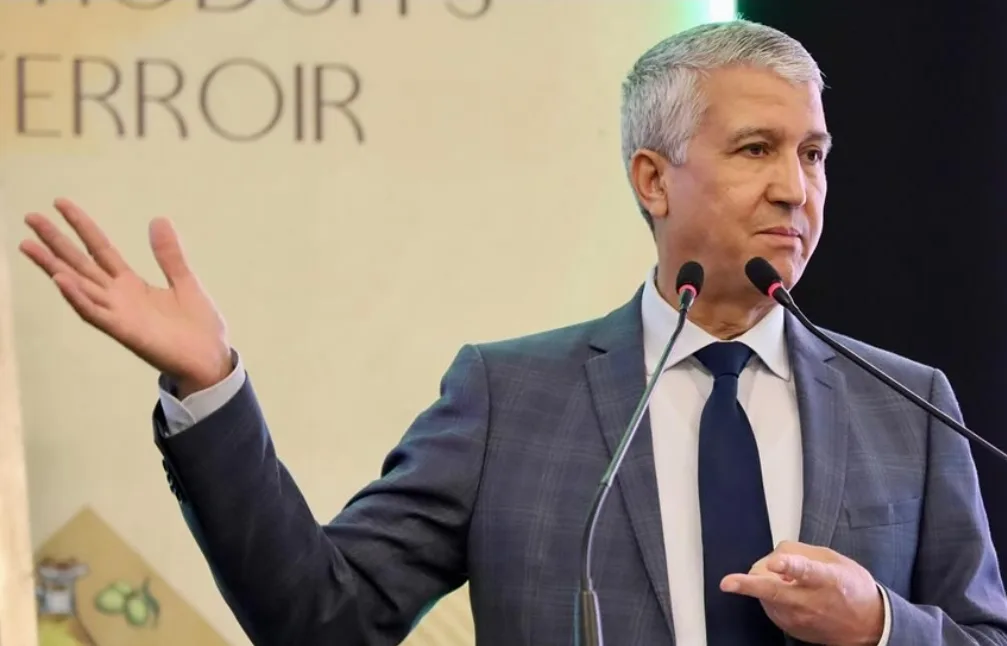تقرير :     وزير الفلاحة دفع الحكومة لدعم مستوردي “الأكباش” بدل دعم الأسر المعوزة خلال عيد الأضحى