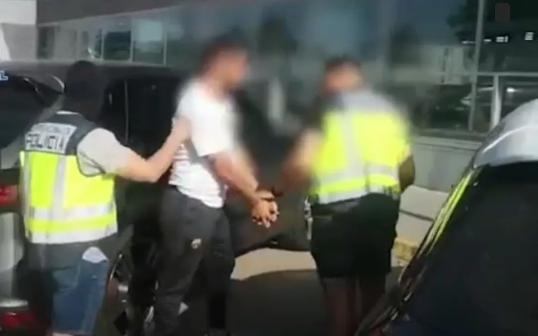 قال لهم المغرب “إغتصبكم” في قطر … اعتقال مغربي بسبب مهاجمة وإهانة متفرجين في مباراة للمنتخب الإسباني