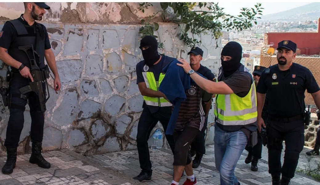 إعتقال “حراكة” جزائريين وألماني لتنفيذهم سرقات سياح بجريرة مايوركا  الإسبانية