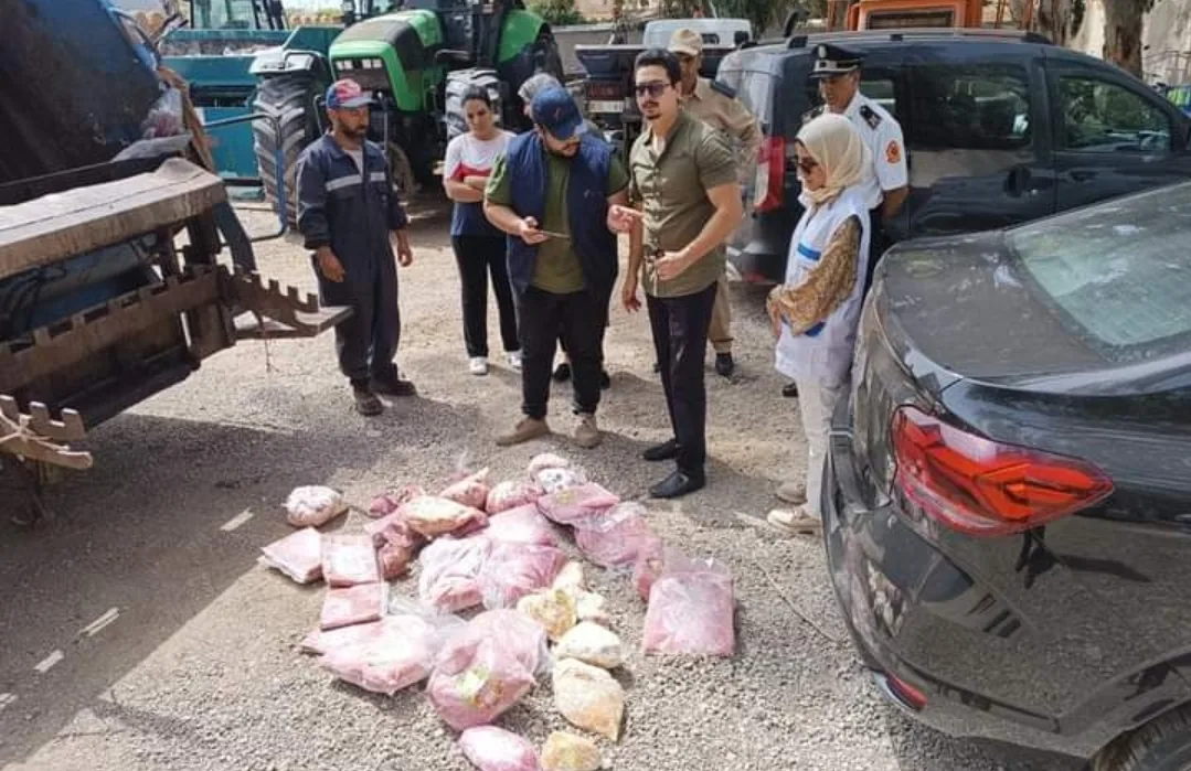 حجز كميات كبيرة من المواد الإستهلاكية واللحوم الفاسدة بمقاهي ومطاعم ومحلات السعيدية