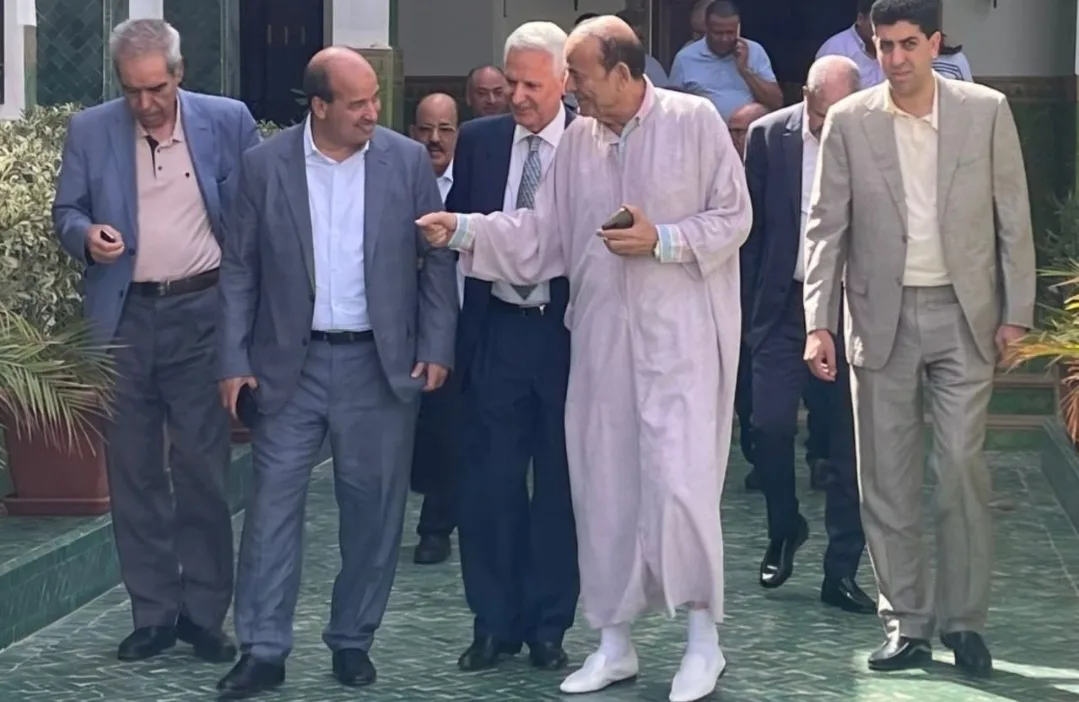 رئيس مجلس المستشارين ميارة وبنعلي في بيت البرلماني سلامة في الناظور لتقديم العزاء