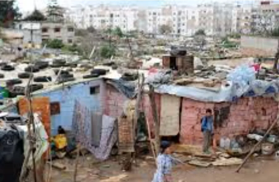 حسب أخنوش … 61 مدينة أصبحت خالية من دور الصفيح