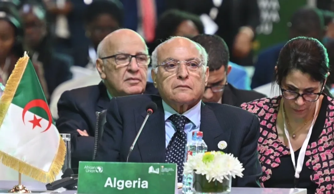 صفعة قوية للدبلوماسية الجزائرية … المغرب يطرد البوليساريو من المشاركة في قمة إفريقية وعطاف “يبكي”