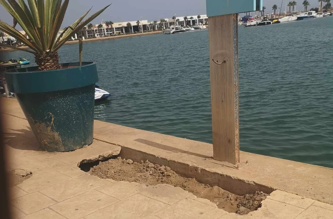الحفر تغزو “الميناء الترفيهي” بمارينا ، وشركة تنمية السعيدية المشرفة على المحطة السياحية غائبة
