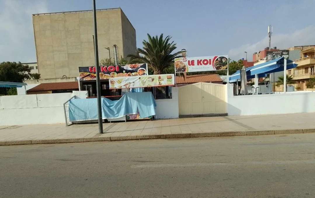 بعد سحب رخصته قبل أيام قليلة … الجاه وقوة النفوذ وفساد المجلس الجماعي يعيد فتح محل تجاري غير قانوني بالسعيدية