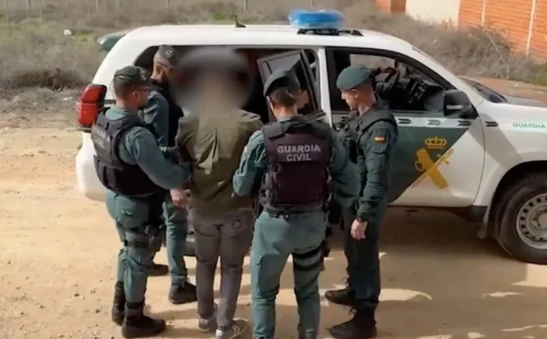 السجن لرجل أمن إسباني بعد نشر فيديو كاذب حول مهاجرين قاصرين مغاربة
