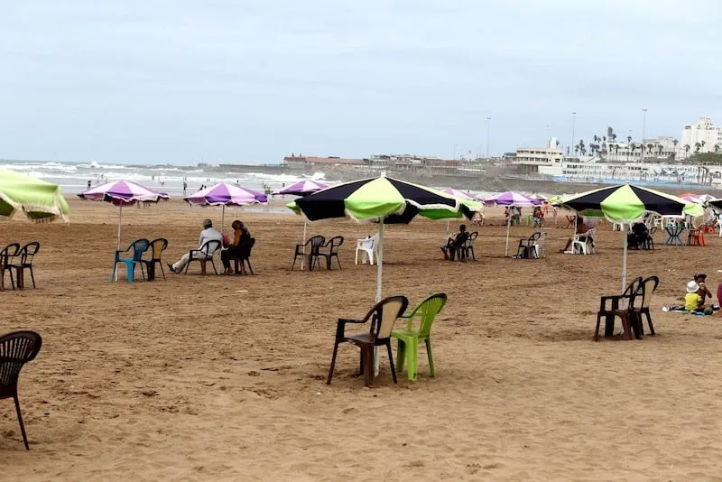 عصابات تحتل شواطئ الدار البيضاء … غضب واستياء للمواطنين !