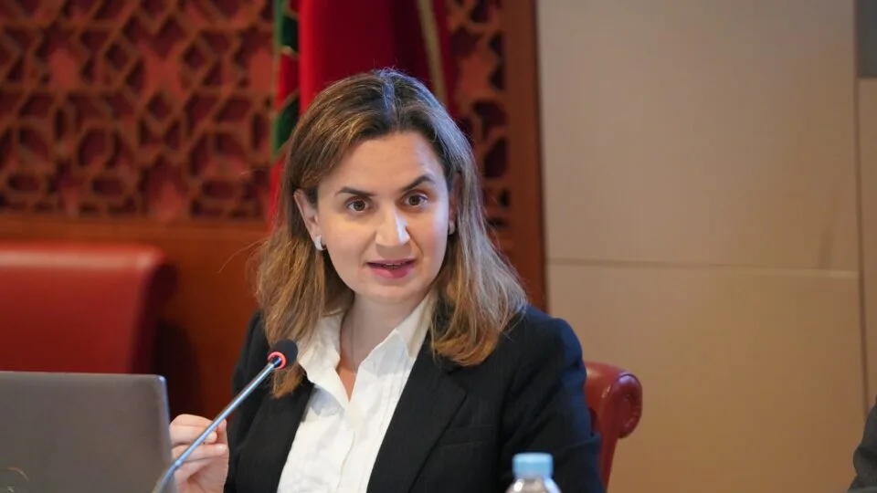 مزور: الموظفون الذين يحصلون على رخص مرض متوسطة وطويلة الأمد سيظلون يتقاضون أجورهم كاملة طوال فترة الرخصتين