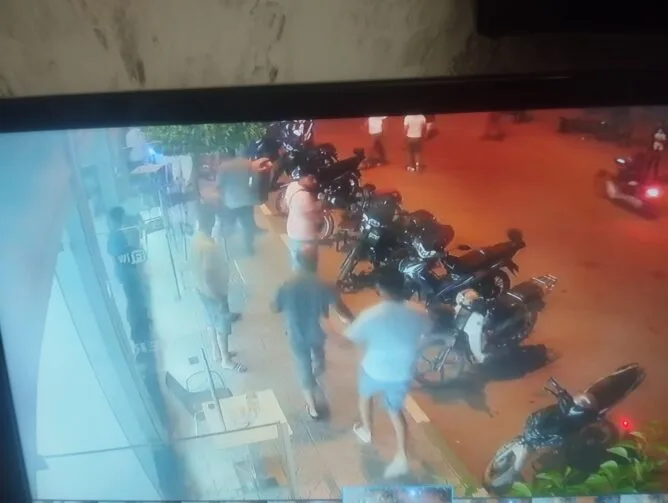 بعد رحيل الحملة الأمنية ..هجوم بالسيوف يرعب زبناء مقهى بفاس