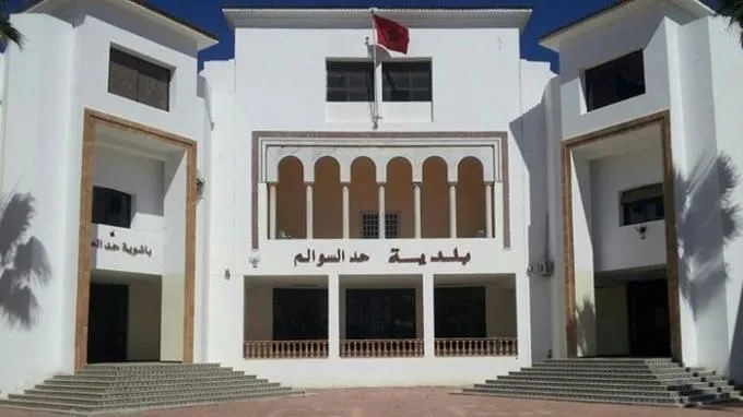 رئيس جماعة السوالم المدان بالحبس يواصل تسيير الشأن العام