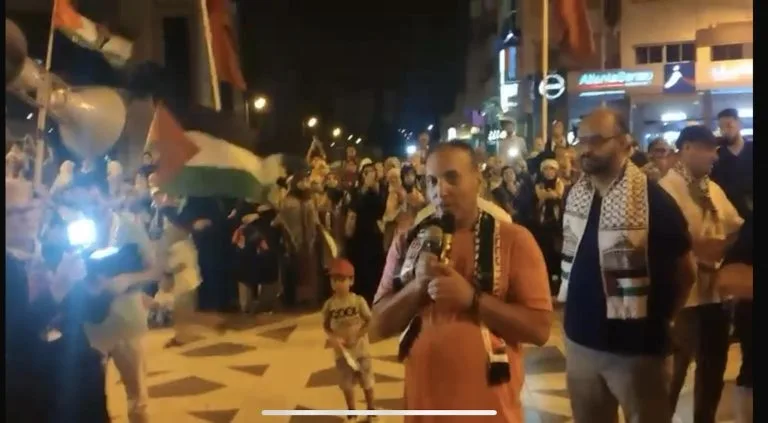 متطرف فلسطيني يتطاول على المغاربة خلال ضيافته بطنجة ويصفهم بأقل من الحيوانات