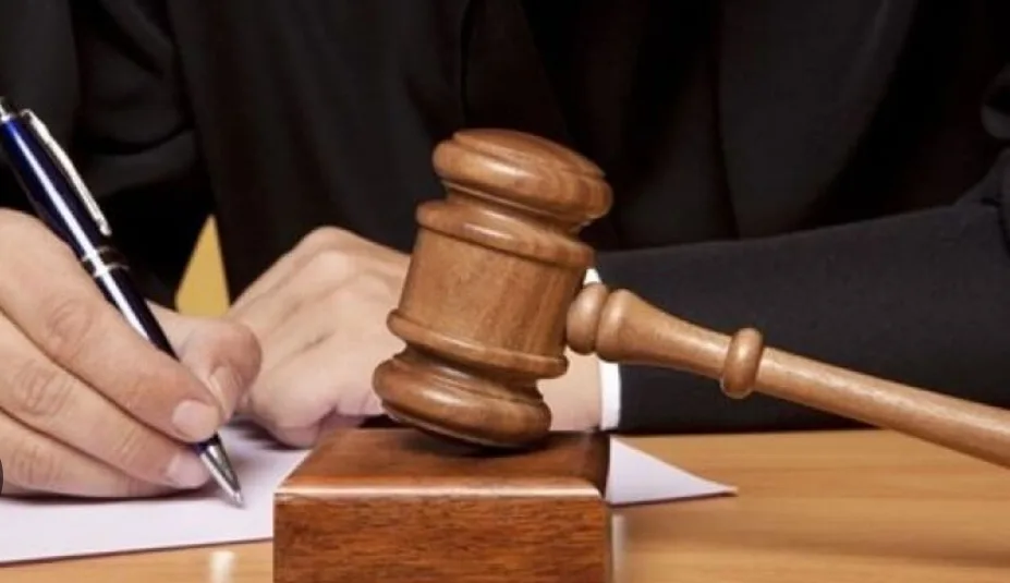 فضيحة “فبركة” ملف قضائي بفاس.. محاكمة طبيب ومصور فوتوغرافي وسيدة متورطة في شبكة بيع الرضع