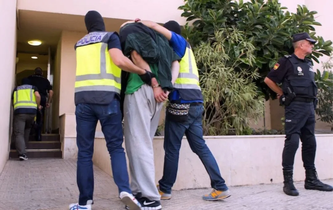 إسبانيا تطرد إنفصاليان من الصحراء المغربية بعد إكتشافها لإكاذيبهم بخصوص تعرضهم “للإضطهاد”