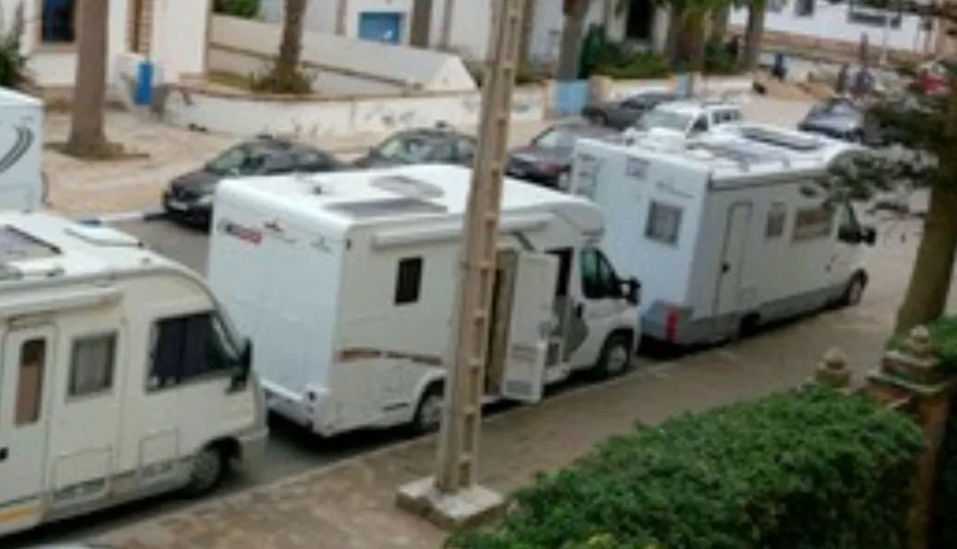 إعتقال بيدوفيلي فرنسي ( 86 سنة ) كان يغتصب طفلتين في سيارته بالصويرة