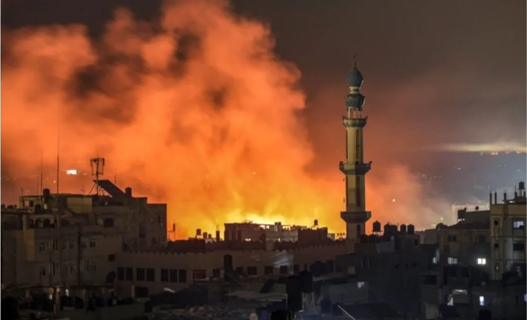 الجيش الإسرائيلي يقصف مصلين خلال أدائهم صلاة الفجر بغزة ويقتل 100 منهم