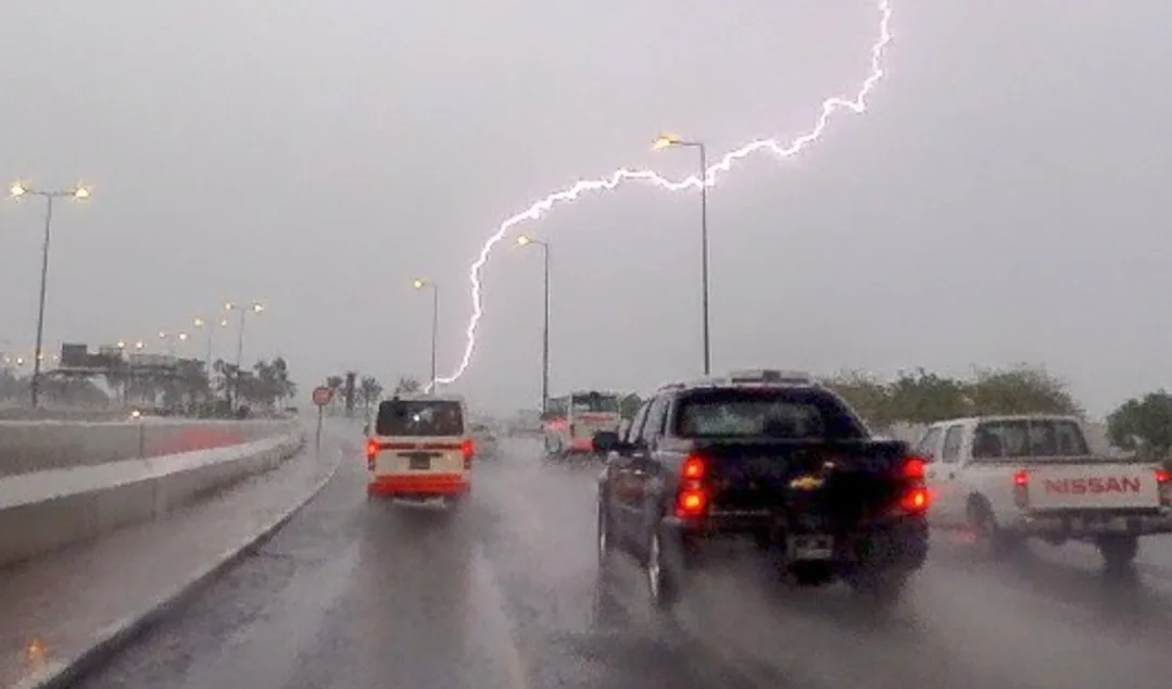 نشرة إنذارية :      زخات رعدية قوية مرتقبة بعدد من المناطق المغربية