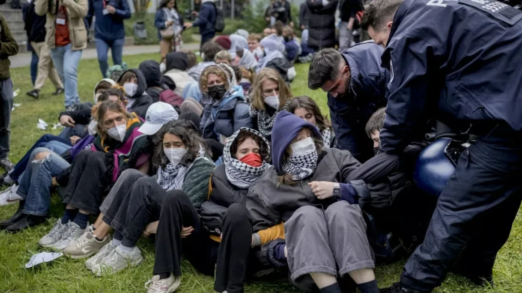 العفو الدولية تدعو للتحقيق في عنف شديد للشرطة الألمانية ضد مظاهرة مؤيدة لفلسطين