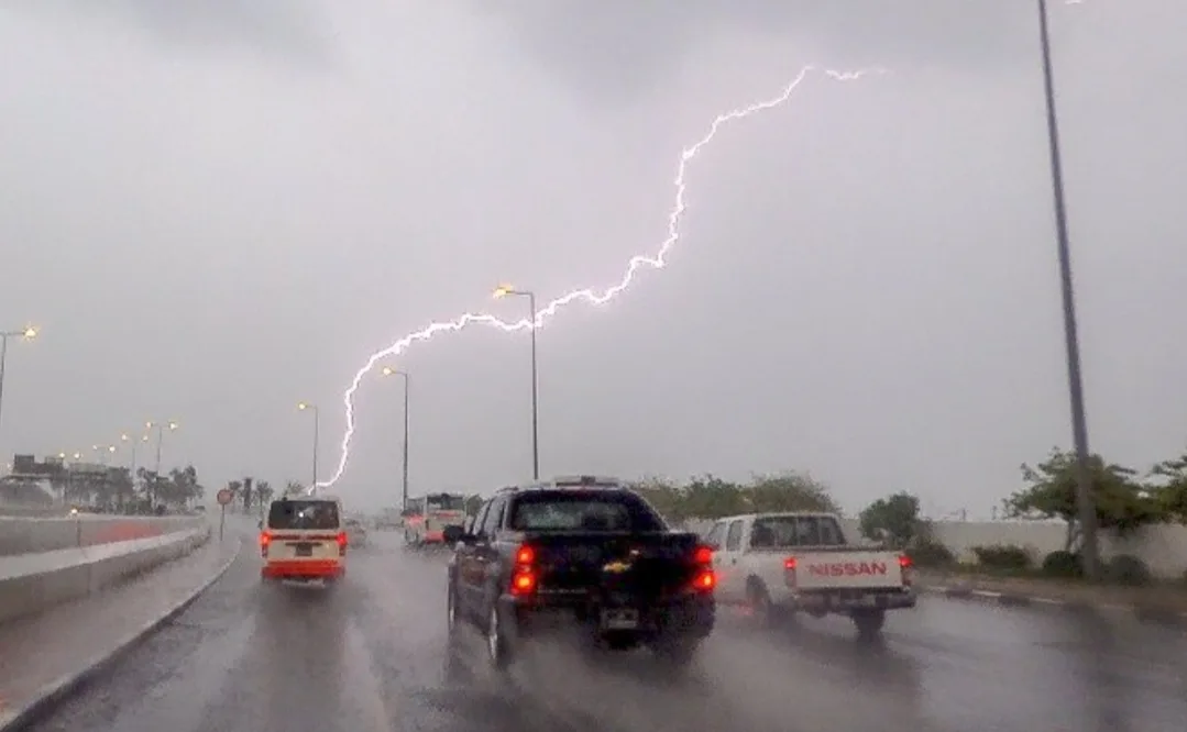 نشرة إنذارية :     أمطار رعدية وبرد بالريف الشرقي وبعض المناطق الشرقية والأطلسين