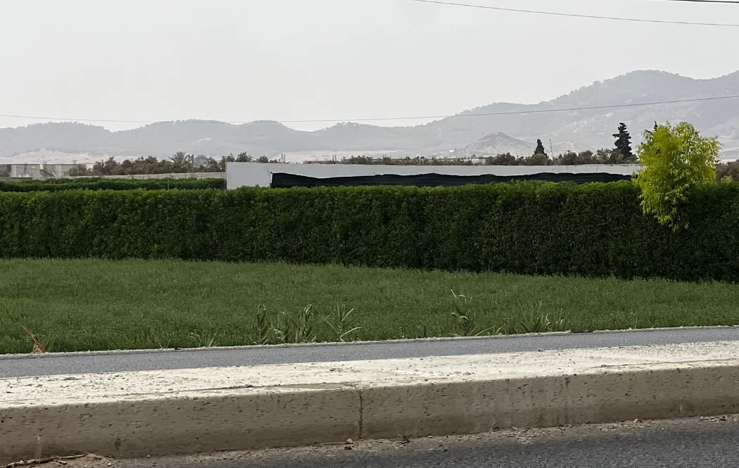 يا عامل الناظور ، مسؤول بالعمالة يحمي أشغال بناية ضخمة غير قانونية بجماعة بوعرك !