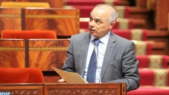 المتضررين من قرار تسقيف سن الترشح لمباريات التعليم يحتجون أمام البرلمان