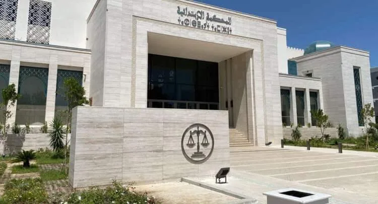 النيابة العامة بتطوان تقرر متابعة صاحبة وكالة وهمية للأسفار في حالة اعتقال