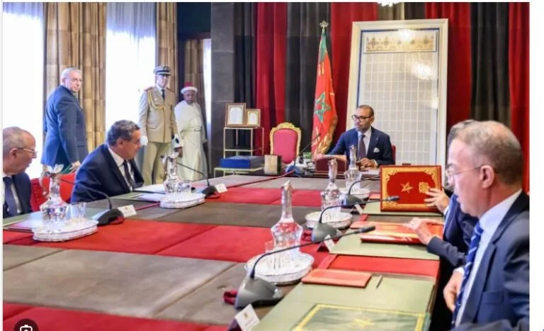 “ما للملك وما لأخنوش” .. تعديلات قانونية جديدة تعيد تشكيل خريطة التعيينات في المناصب العليا