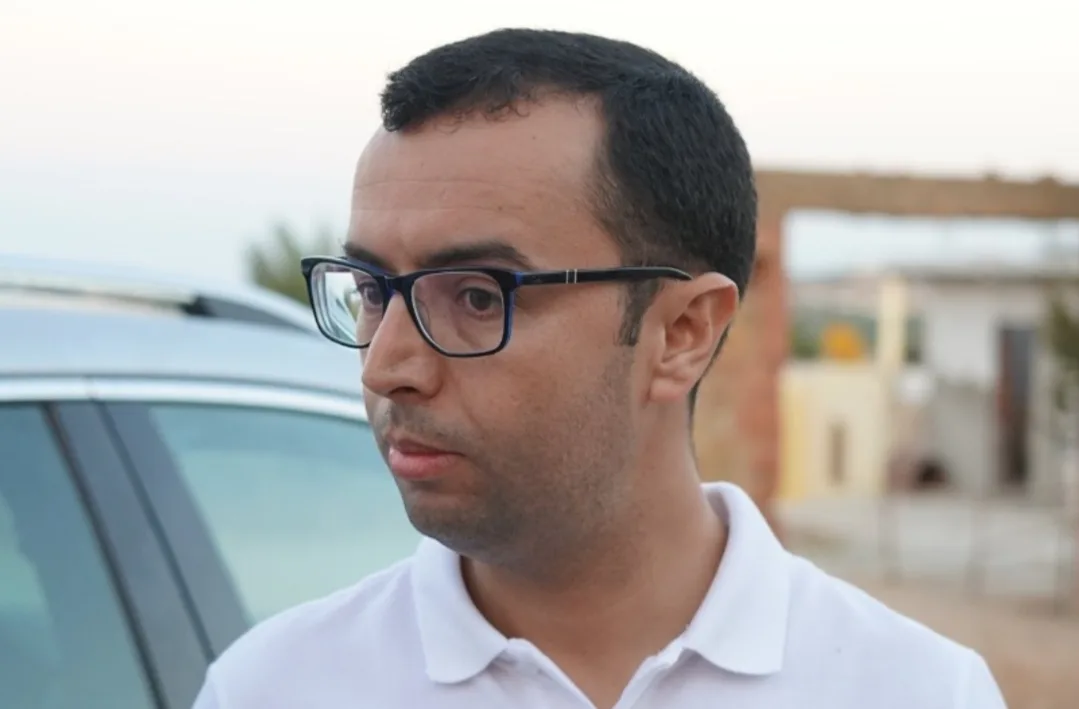 يتهم ب “الغياب والتواطؤ وسوء التسيير” … أفول نجم “نجمي” رئيس جماعة الفنيدق