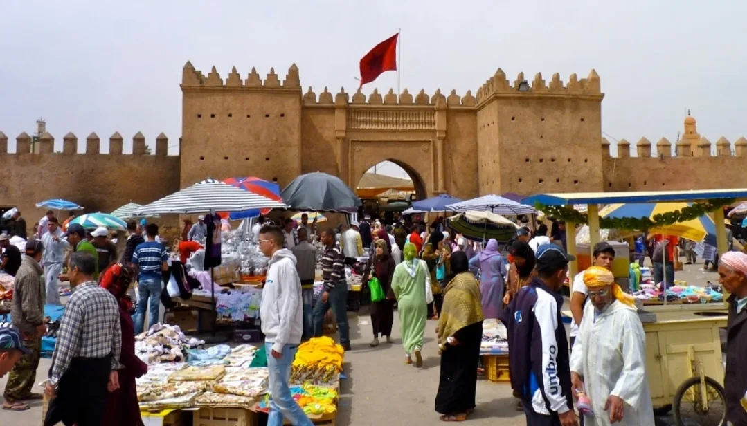 تجار مدينة وجدة يدقون ناقوس الخطر بسبب شرذمة من اللصوص بإسم جمعيات المجتمع المدني