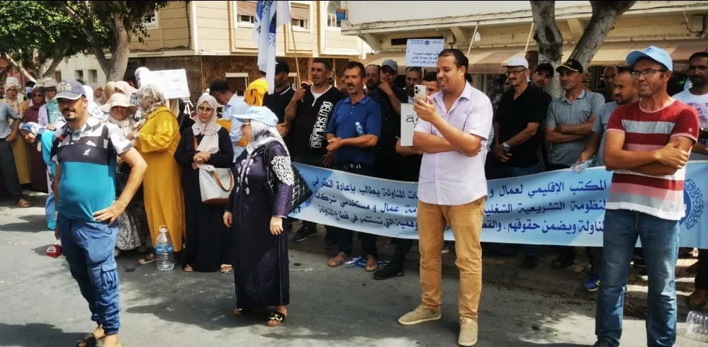 أعوان الحراسة والنظافة بالمدارس العمومية ينظمون وقفة احتجاجية أمام مديرية التعليم بالناظور