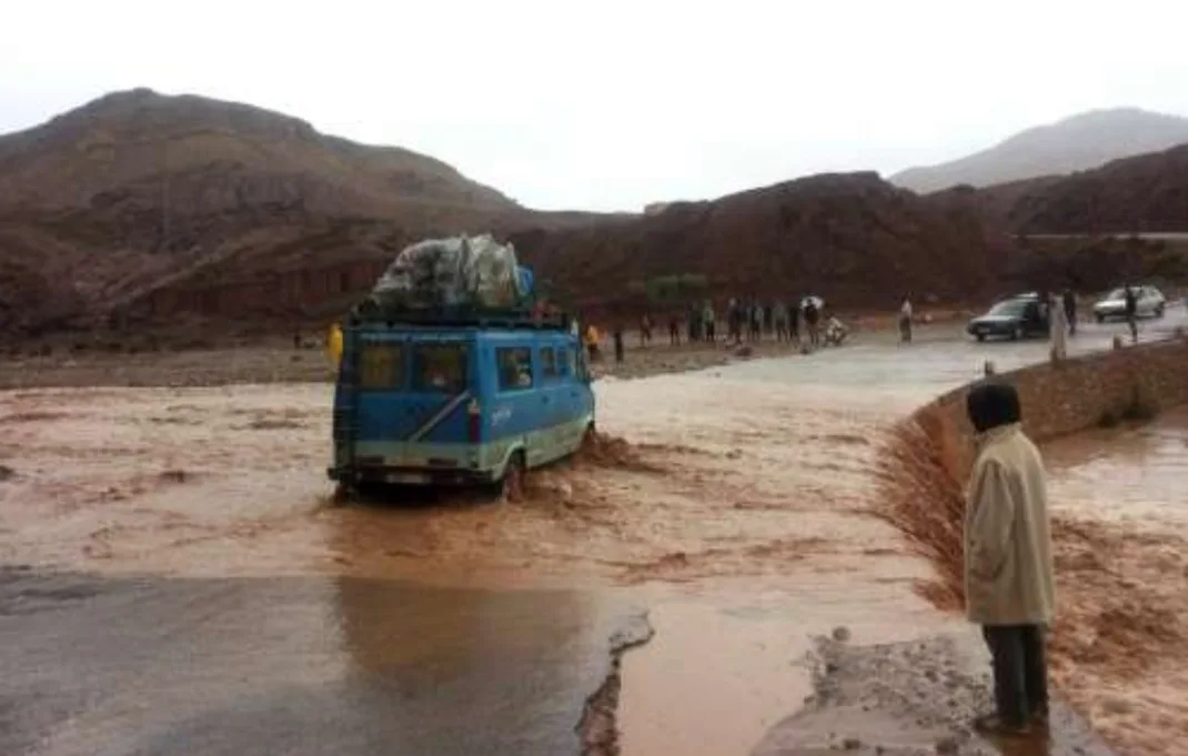 مصدر موثوق :     إنتشال 14 جثة وفقدان 17 آخرين جراء السيول الجارفة بإقليم طاطا