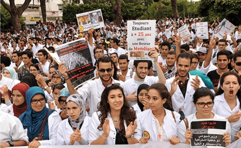 مقترح المركز المغربي للمواطنة … سنتين من الخدمة الصحية الوطنية كحل لأزمة كليات الطب والصيدلة