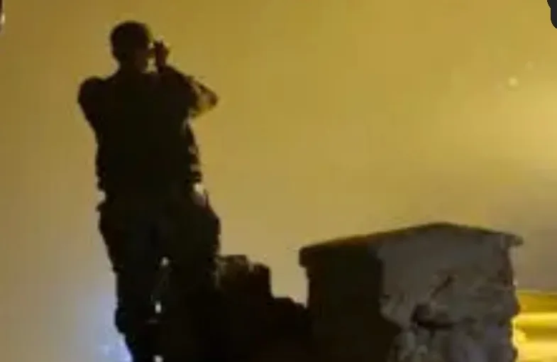 مصدر موثوق :    عناصر من القوات المساعدة بالفنيدق يتلقون رشاوي من جزائريين وتونسيين للسماح لهم من أجل الإبحار إلى سبتة